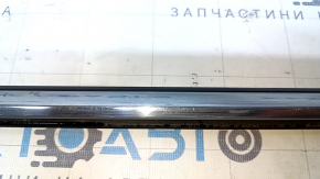 Molding door-glass central rear left VW Jetta 19- chrome, scratches