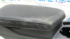 Central console armrest and cup holders VW Jetta 19 - black leather, scratches, needs cleaning