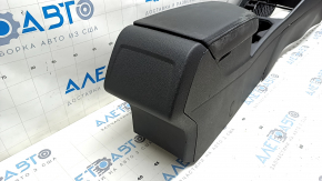 Central console armrest and cup holders VW Jetta 19 - black leather, scratches, needs cleaning