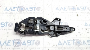 Front left door handle mechanism for a 1919 Cadillac CTS