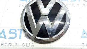 VW Jetta 19 Grille Emblem - Sand
