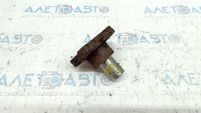 Rear right hub mount VW Jetta 19 - rusty