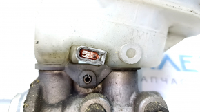 Subaru Forester 14-15 SJ automatic transmission brake master cylinder with reservoir and cover