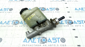 Lexus ES300 ES330 brake master cylinder with reservoir