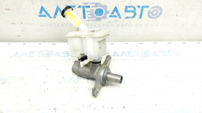 Brake master cylinder with reservoir Nissan Versa Note 13-19 automatic transmission