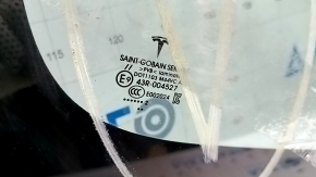 Tesla Model 3 18 windshield heated, scratches, no sealing rubber
