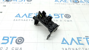 Headlight mounting bracket lower right Ford Edge 15 - crack in the mount
