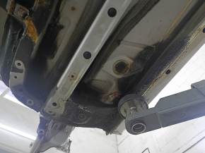 Front right quarter Toyota Prius 30 10-15 on the body, white, rusty