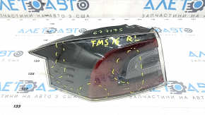 The outer wing light, left Tesla Model S 12-20, is worn, the glass has come off