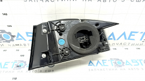 The outer wing light, left Tesla Model S 12-20, is worn, the glass has come off