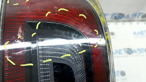 The outer wing light, left Tesla Model S 12-20, is worn, the glass has come off