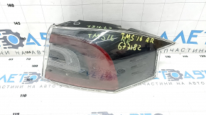 The outer wing light right Tesla Model S 12-20 is worn, the glass has come off