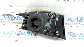 The outer wing light right Tesla Model S 12-20 is worn, the glass has come off