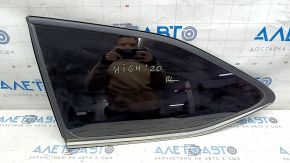 Window blind glass rear left Toyota Highlander 20- chrome, scratches on chrome