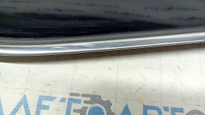 Window blind glass rear right Toyota Highlander 20- chrome, scratches on chrome
