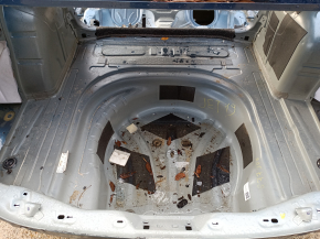 VW Jetta 19 trunk trough - on the body