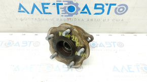 Rear left hub Toyota Highlander 20- AWD