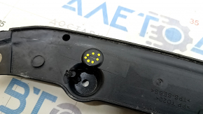 Front central bonnet seal Audi A6 C8 19 - broken fasteners