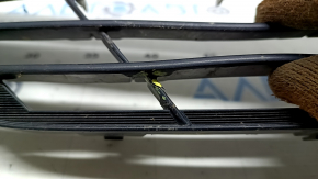 Grill radiator grill with badge Toyota Camry v50 12-14 hybrid usa LE, cracks, sand