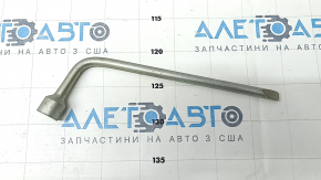 Wheel spanner Toyota Prius V 12-17 light