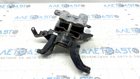 Engine mount right Toyota Prius V 12-17 rusty
