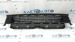 Lower grille of the front bumper Toyota Prius V 12-14 prerest, sand