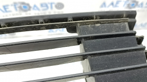 Lower grille of the front bumper Toyota Prius V 12-14 prerest, sand