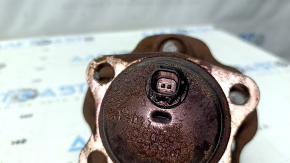 Rear left hub Toyota Prius V 12-17 rusty