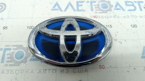 Toyota emblem tailgate Toyota Prius V 12-17, scratches