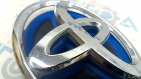 Toyota emblem tailgate Toyota Prius V 12-17, scratches