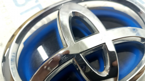 Toyota emblem tailgate Toyota Prius V 12-17, scratches