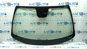 Windshield Alfa Romeo Giulia 17-18 air on the edge, chips, broken fasteners on the windshield