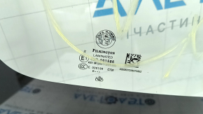 Windshield Alfa Romeo Giulia 17-18 air on the edge, chips, broken fasteners on the windshield