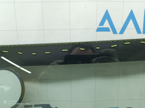 Windshield Alfa Romeo Giulia 17-18 air on the edge, chips, broken fasteners on the windshield