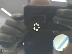 Windshield Alfa Romeo Giulia 17-18 air on the edge, chips, broken fasteners on the windshield