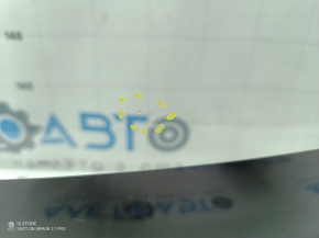 Windshield Alfa Romeo Giulia 17-18 air on the edge, chips, broken fasteners on the windshield