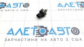 Fuel pressure sensor Mercedes CLA 250 14-19 on the fuel rail