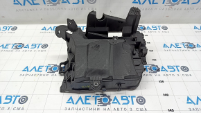 Mercedes CLA 14-19 Underhood Fuse Box Housing