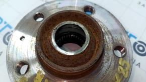 Rear right hub Porsche Macan 15-18 rusty