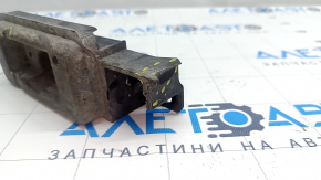Front right jack stand Porsche Macan 15-18 dented, broken mount