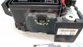 Honda Insight 19-22 underhood fuse box small, latch broken