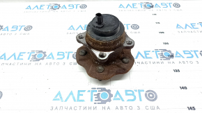 Rear left hub Lexus RX350 20-22 FWD rusty
