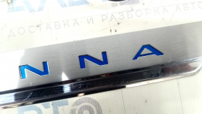 Door sill trim front right outer Toyota Sienna 21-25 chrome with backlight, scratches