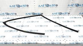 Front left glass seal Toyota Sienna 21-25