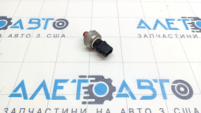 Fuel pressure sensor Toyota Sienna 21-25 on the fuel rail, low