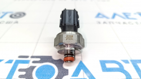 Fuel pressure sensor Toyota Sienna 21-25 on the fuel rail, low