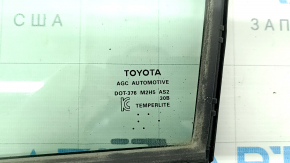 Door glass triangle front left Toyota Sienna 21-25
