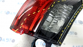 Light outer wing right Toyota Highlander 20-25 LED, no bulbs, broken glass, cracked housing