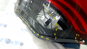 Light outer wing right Toyota Highlander 20-25 LED, no bulbs, broken glass, cracked housing
