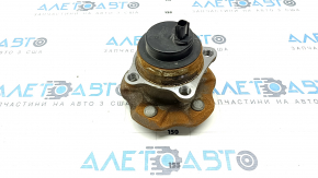 Rear left hub Toyota Sienna 21-25 FWD
